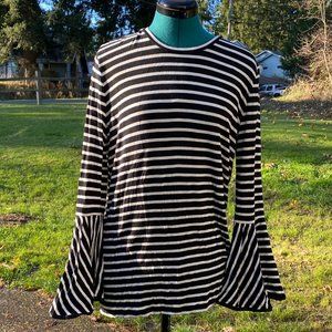 Avery Bell Sleeved Top